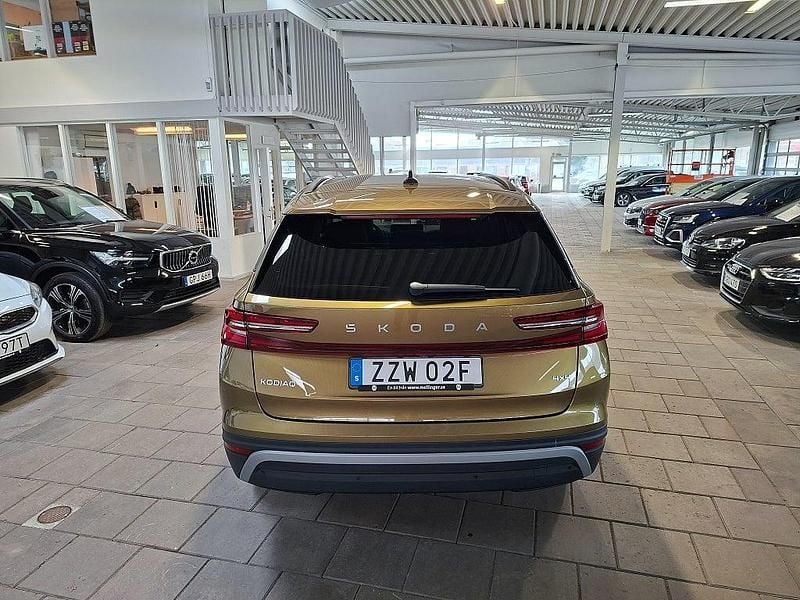 Begagnad Skoda Kodiaq Business Line 204 HK (150 kW) 2025 Gul SUV
