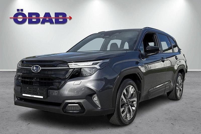 Grå Ny 2024 Subaru Forester SUV | 439 900 kr (Marknadspris) - Bild 1/4