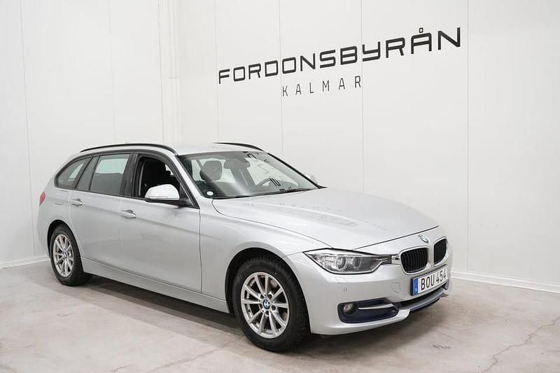 Silver Begagnad 2014 BMW 320 Sport Line Kombi | 134 800 kr (Marknadspris) - Bild 1/4