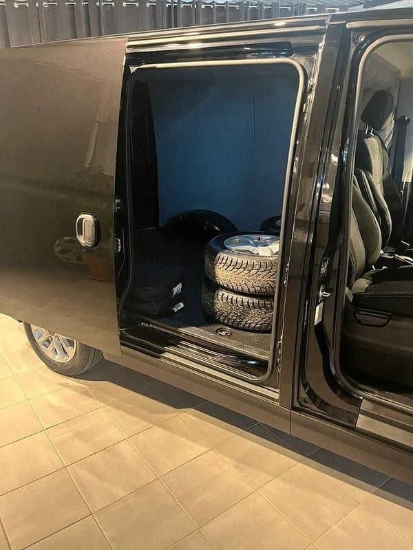 Begagnad Maxus eDeliver 3 88 kW (120 HK) 2023 Svart Van