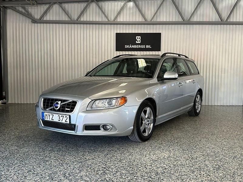 Ljusgrå (grå) Begagnad 2012 Volvo V70 R-Design Kombi | 122 800 kr (Lite dyr) - Bild 1/4