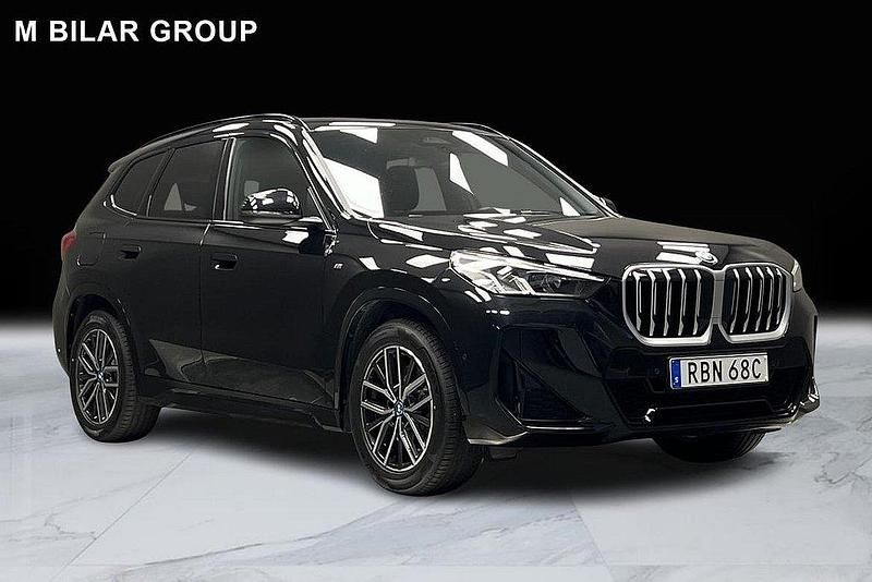 Svart Begagnad 2024 BMW X1 M Sport SUV | 519 000 kr (Marknadspris) - Bild 1/4
