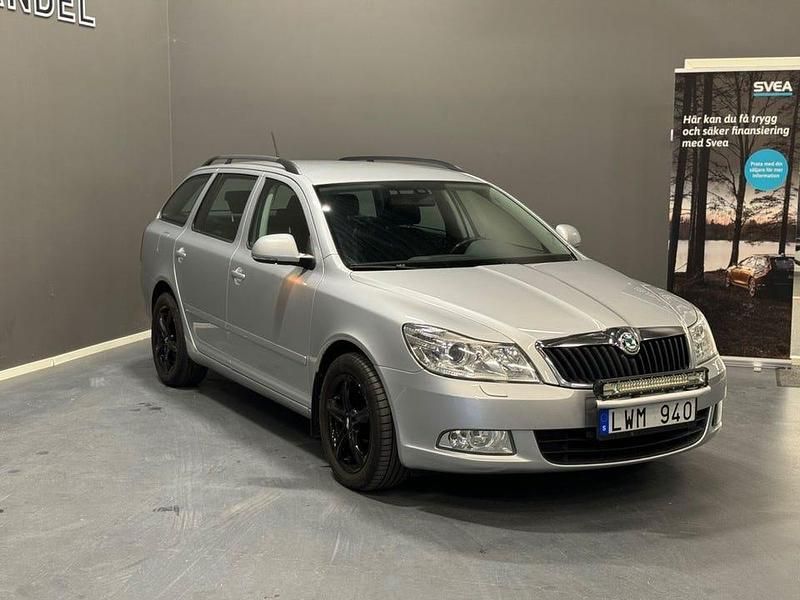 Begagnad Skoda Octavia Elegance 161 HK (118 kW) 2011 Silver Kombi