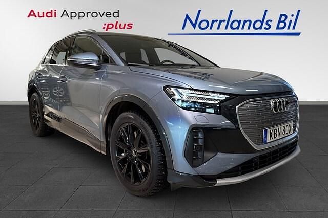 Gejserblå metallic Begagnad 2023 Audi Q4 e-tron Advanced SUV | 449 900 kr (Lite dyr) - Bild 1/4