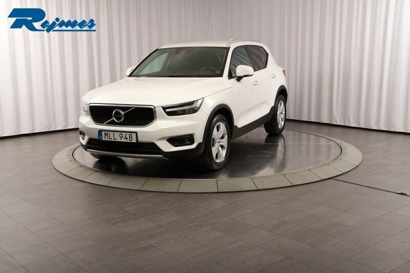 Vit Begagnad 2019 Volvo XC40 Momentum SUV | 239 800 kr (Bra pris) - Bild 1/4
