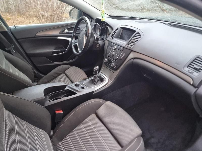 Svart Begagnad 2010 Opel Insignia Edition Kombi | 20 000 kr (Bra pris) - Bild 1/4