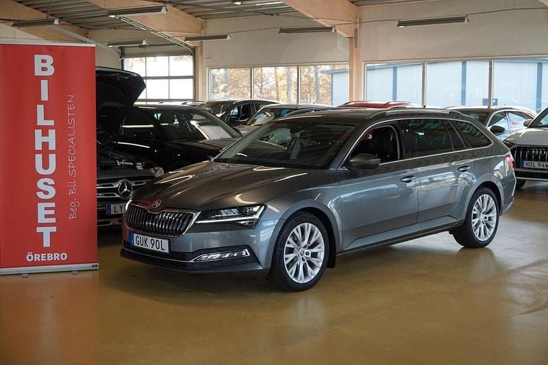 Grå Begagnad 2022 Skoda Superb Business Line Kombi | 319 000 kr (Bra pris) - Bild 1/4