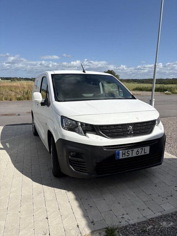 Vit Begagnad 2019 Peugeot Partner Minibuss | 115 000 kr (Superpris) - Bild 1/1