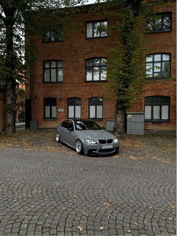 Grå Begagnad 2007 BMW 330 M Sport Sedan | 155 000 kr - Bild 1/4