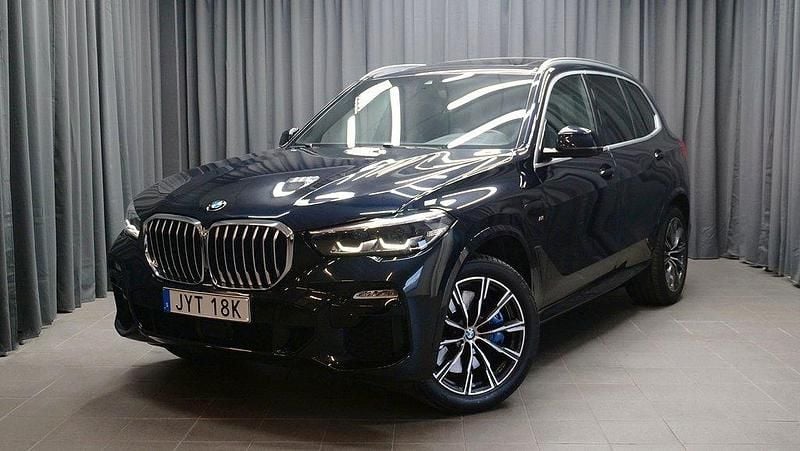 Svart Begagnad 2020 BMW X5 M Sport SUV | 649 000 kr (Marknadspris) - Bild 1/4