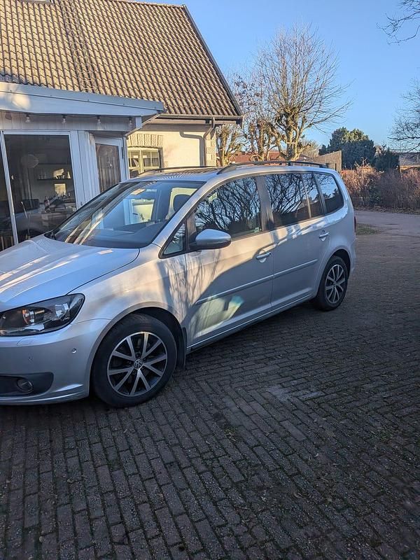 Begagnad VW Touran 140 HK (102 kW) 2014 Minibuss