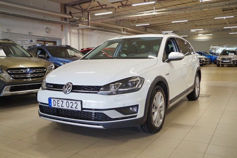 Vit Begagnad 2018 VW Golf Alltrack Kombi | 179 000 kr (Marknadspris) - Bild 1/4