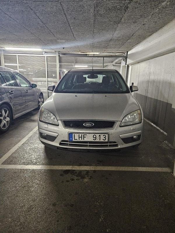 Grå Begagnad 2007 Ford Focus Kombi | 12 000 kr (Marknadspris) - Bild 1/4