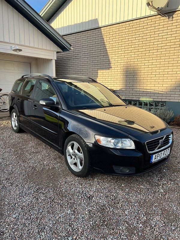 Begagnad 2010 Volvo V50 Kombi | 46 000 kr (Bra pris) - Bild 1/4