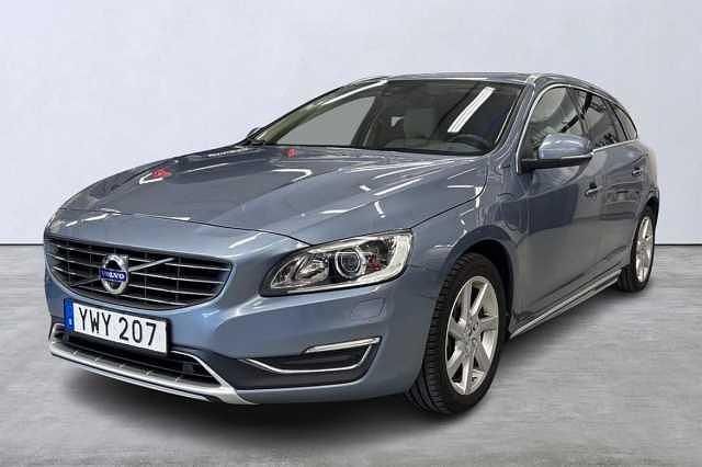 Ljusblå Begagnad 2017 Volvo V60 Standard Kombi | 189 500 kr - Bild 1/4