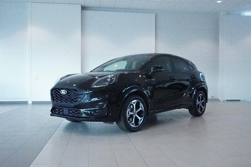Svart Ny 2025 Ford Puma ST-Line SUV | 316 400 kr (Marknadspris) - Bild 1/4