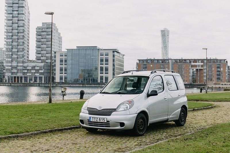 Begagnad 2003 Toyota Yaris Verso Minibuss | 22 000 kr (Dyr) - Bild 1/4