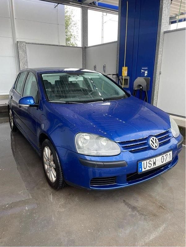 Blå Begagnad 2004 VW Golf IV Trendline Halvkombi | 16 499 kr (Bra pris) - Bild 1/4