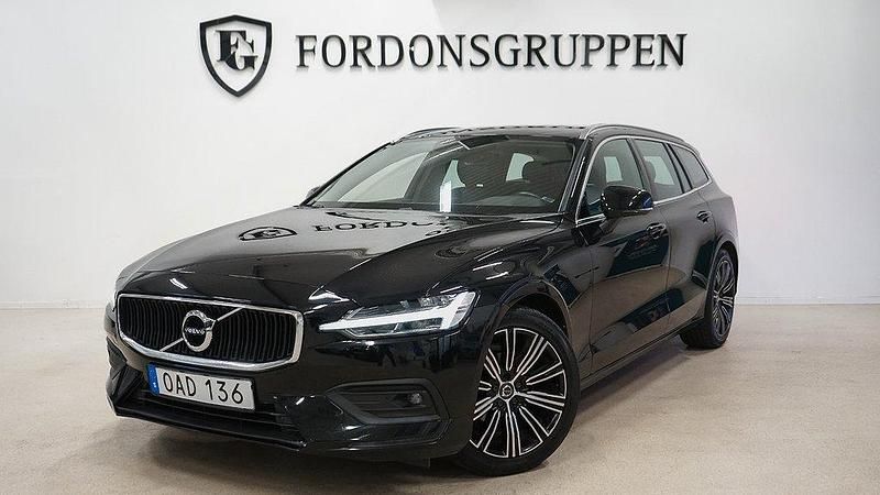 Svart Begagnad 2018 Volvo V60 Momentum Kombi | 229 800 kr (Marknadspris) - Bild 1/4