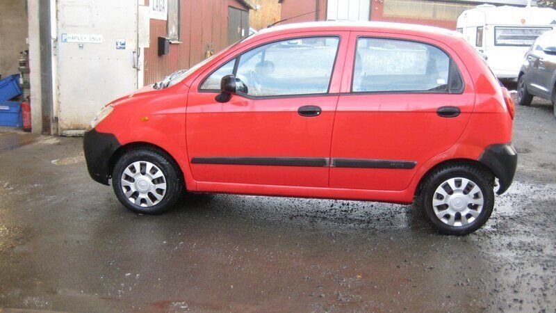 Röd Begagnad 2005 Chevrolet Matiz Halvkombi | 19 000 kr (Marknadspris) - Bild 1/3