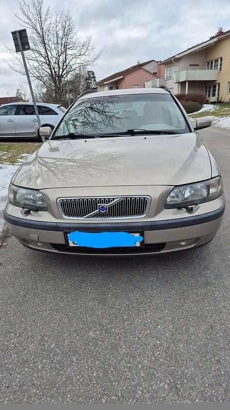 Begagnad 2004 Volvo V70 Kombi | 12 000 kr (Bra pris) - Bild 1/4
