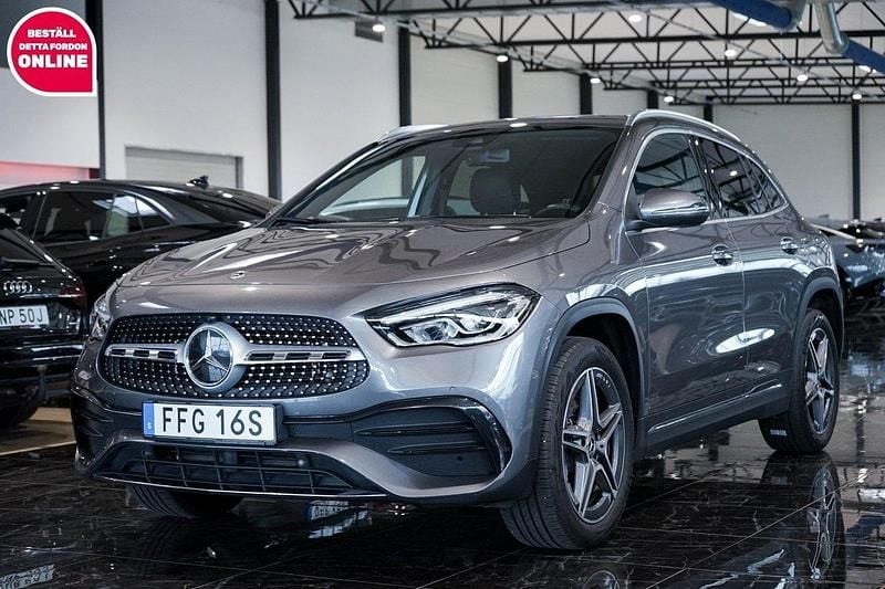 Mörkgrå (grå) Begagnad 2022 Mercedes GLA250 AMG SUV | 369 500 kr (Marknadspris) - Bild 1/4