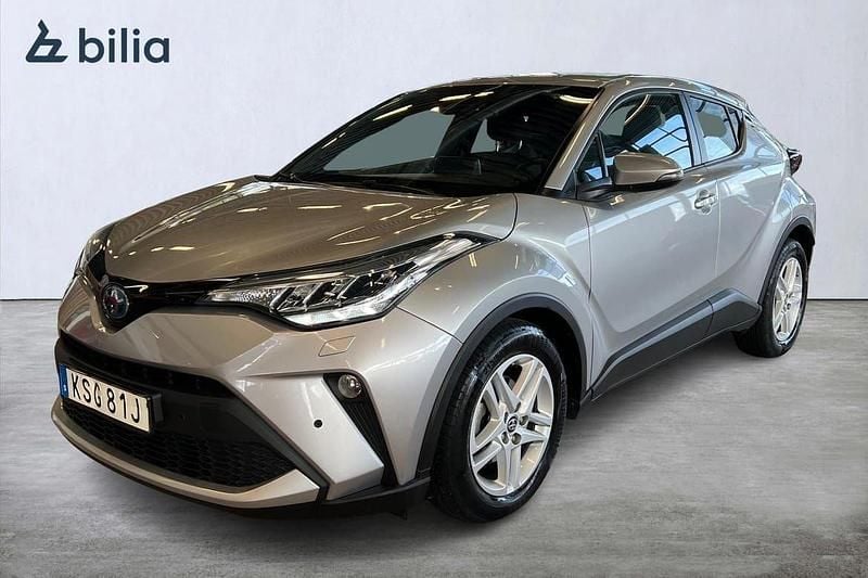 Silver Begagnad 2022 Toyota C-HR Active SUV | 229 900 kr (Bra pris) - Bild 1/3