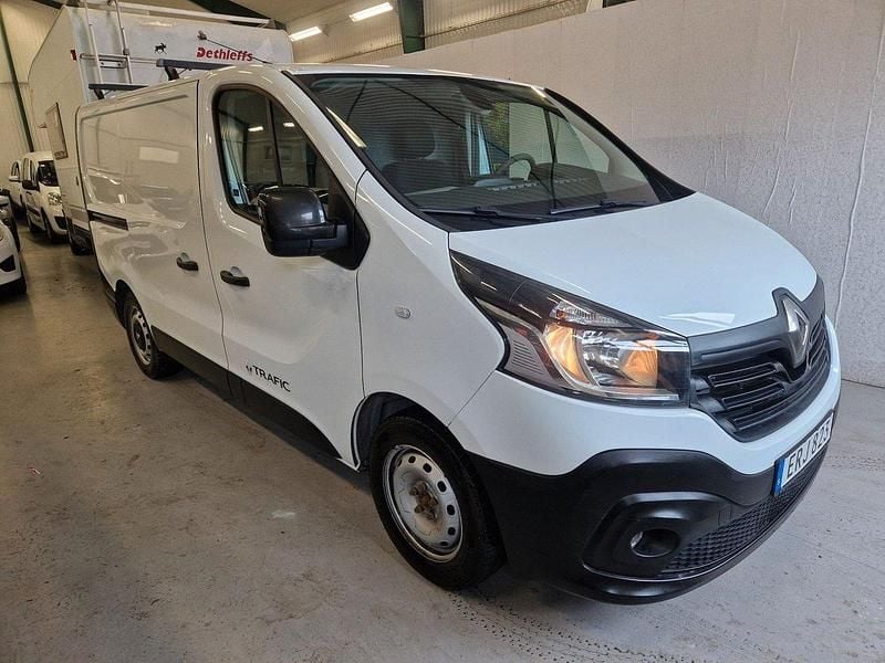 Vit Begagnad 2016 Renault Trafic Van | 119 900 kr (Bra pris) - Bild 1/4