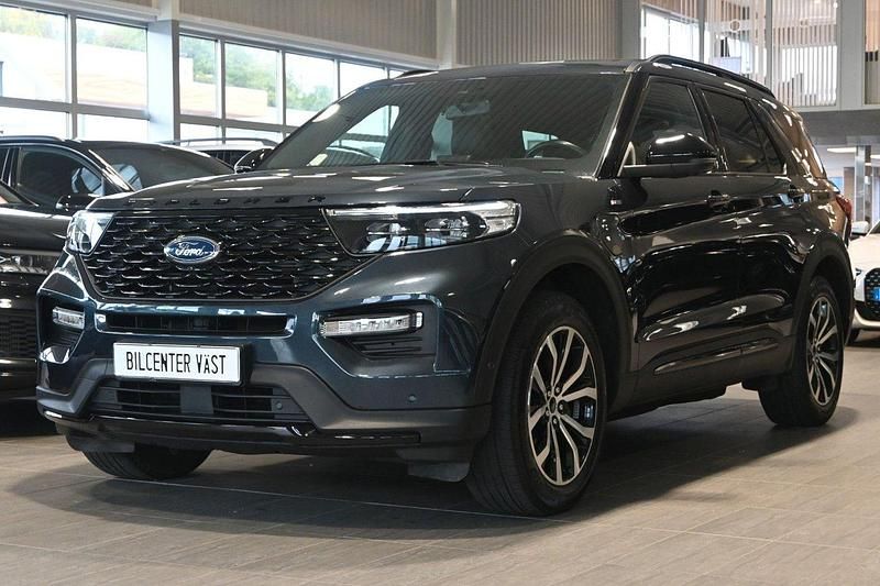 Blå (grå metallic) Begagnad 2022 Ford Explorer ST-Line SUV | 499 000 kr (Marknadspris) - Bild 1/4
