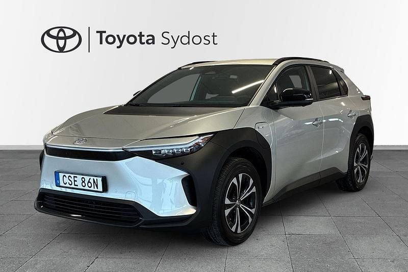 Begagnad Toyota bZ4X 2024 Silver SUV