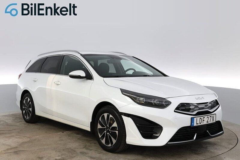 Vit Begagnad 2023 Kia Ceed Sportswagon 2 Kombi | 248 900 kr (Marknadspris) - Bild 1/4