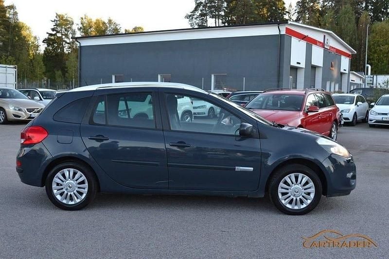 Begagnad Renault Clio IV 75 HK (55 kW) 2013 Blå Kombi
