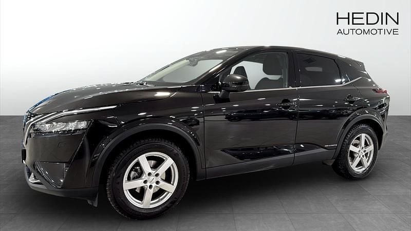 Svart Begagnad 2023 Nissan Qashqai N-Connecta SUV | 279 900 kr (Marknadspris) - Bild 1/4