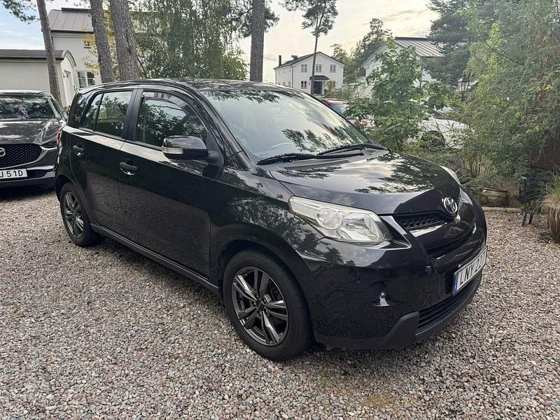 Svart Begagnad 2010 Toyota Urban Cruiser SUV | 65 000 kr (Lite dyr) - Bild 1/4