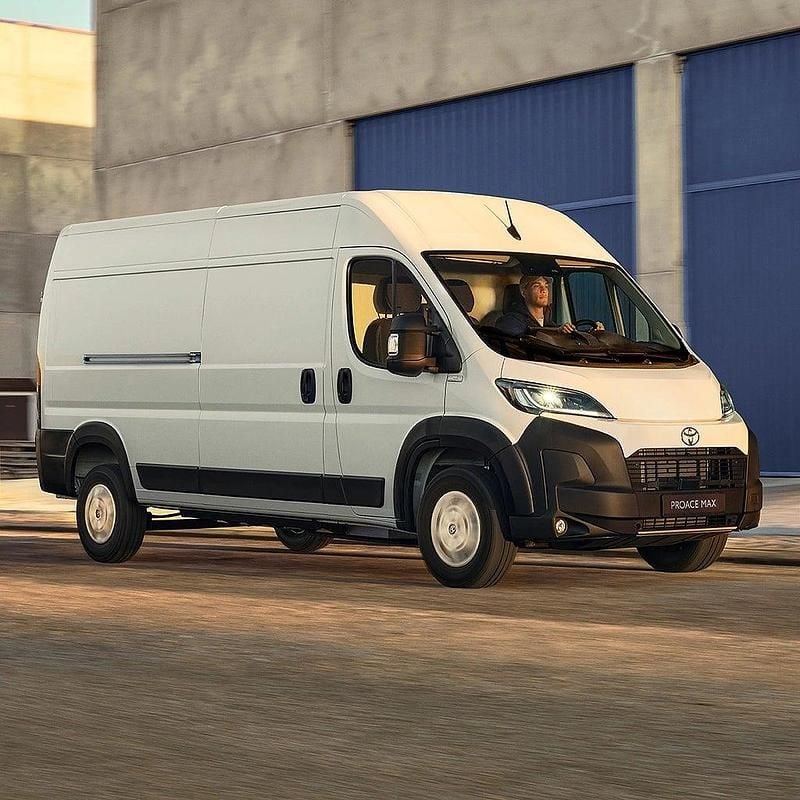 Vit Begagnad 2024 Toyota Proace Minibuss | 498 750 kr (Bra pris) - Bild 1/1