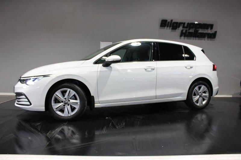 Vit Begagnad 2021 VW Golf VIII Halvkombi | 219 900 kr (Bra pris) - Bild 1/3