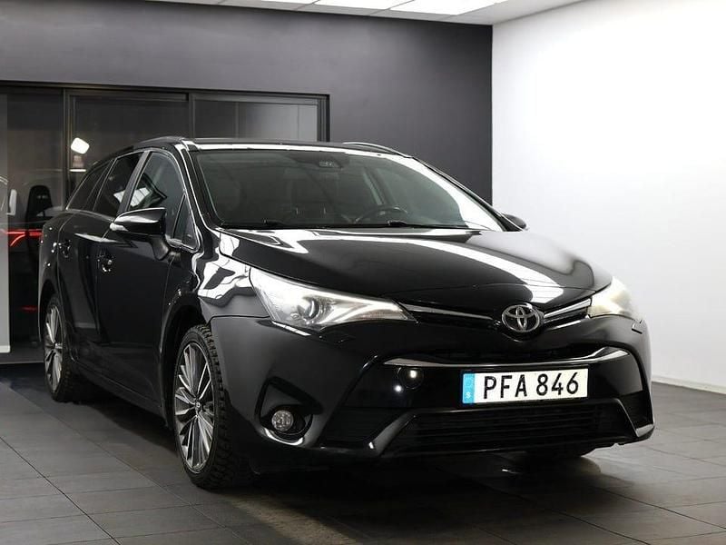 Begagnad Toyota Avensis Edition 150 HK (110 kW) 2017 Svart Kombi