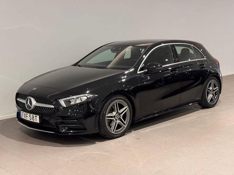 Svart Begagnad 2019 Mercedes A200 AMG Halvkombi | 259 500 kr (Marknadspris) - Bild 1/4