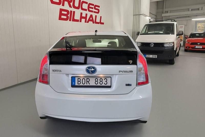 Begagnad Toyota Prius Plug-in Hybrid 136 HK (100 kW) 2012 Vit Halvkombi
