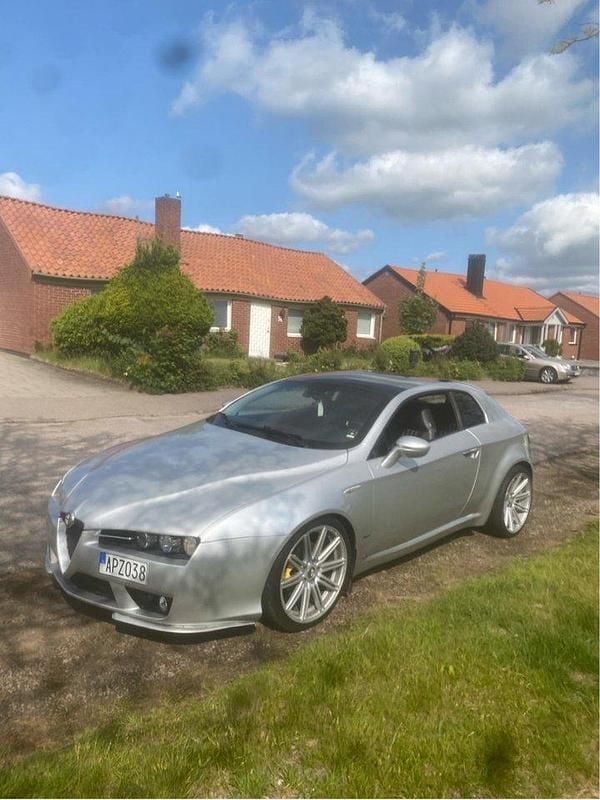 Grå Begagnad 2006 Alfa Romeo Brera Sportkupé | 89 000 kr - Bild 1/4