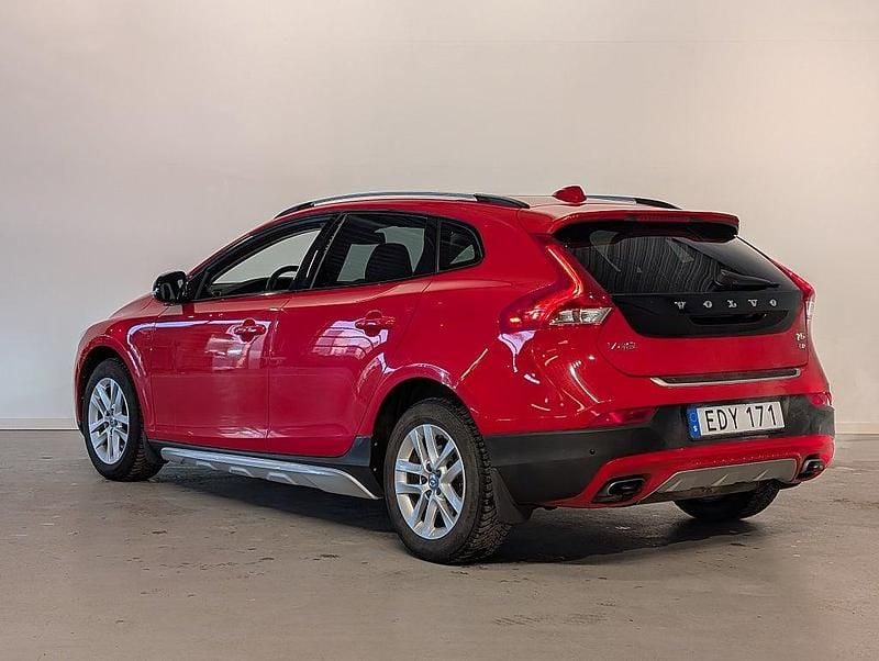 Begagnad Volvo V40 Summum 254 HK (186 kW) 2014 Röd Halvkombi