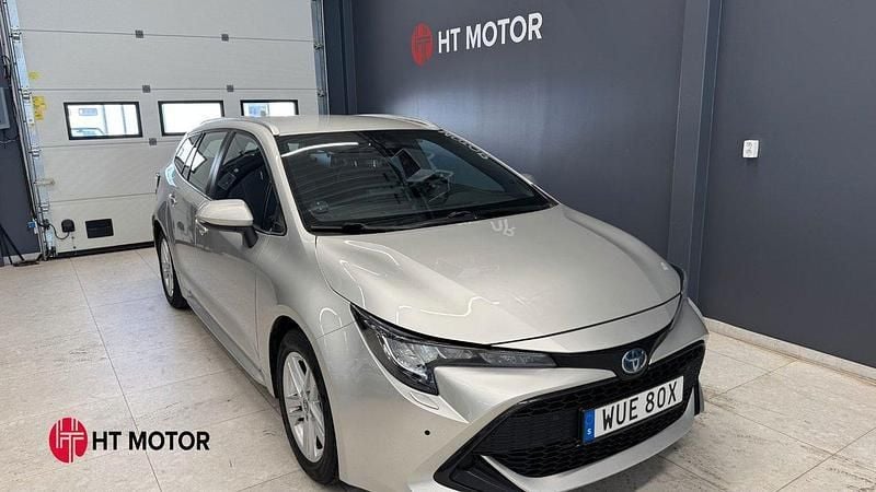 Silver Begagnad 2022 Toyota Corolla Kombi | 179 000 kr (Bra pris) - Bild 1/4