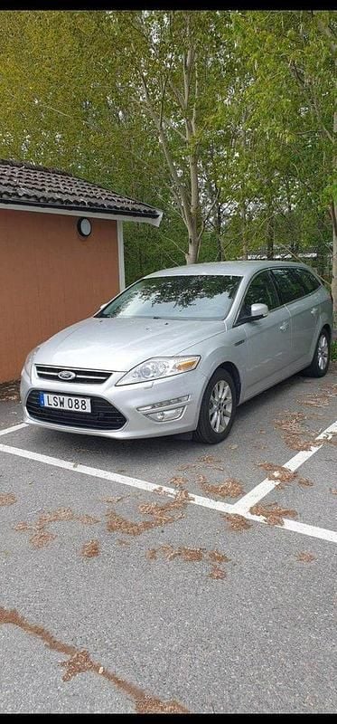 Grå Begagnad 2011 Ford Mondeo Titanium Kombi | 55 000 kr (Marknadspris) - Bild 1/4