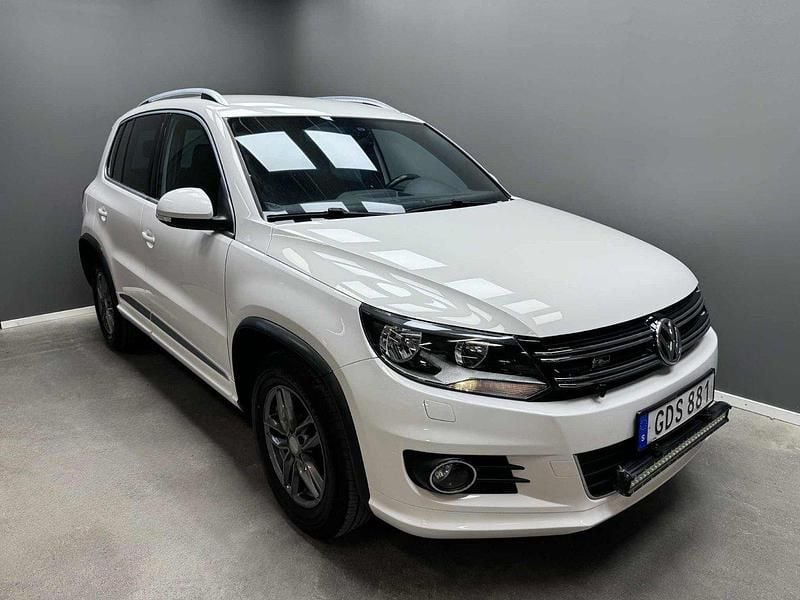 Vit Begagnad 2014 VW Tiguan R-line SUV | 89 900 kr (Marknadspris) - Bild 1/4