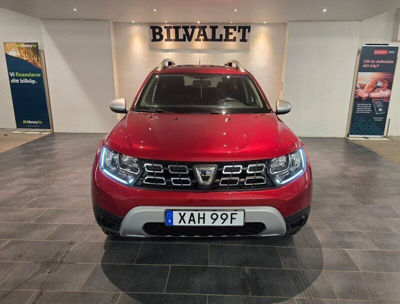 Mörkröd (röd) Begagnad 2022 Dacia Duster SUV | 159 900 kr (Bra pris) - Bild 1/4