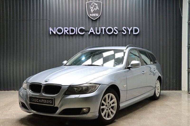 Ljusblå Begagnad 2009 BMW 320 Comfort Edition Kombi | 119 900 kr (Dyr) - Bild 1/4
