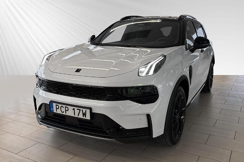 Vit Begagnad 2024 Lynk & Co 01 SUV | 399 900 kr (Bra pris) - Bild 1/4