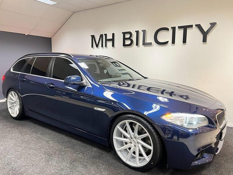 Blå Begagnad 2011 BMW 525 M Sport Kombi | 89 900 kr (Dyr) - Bild 1/4