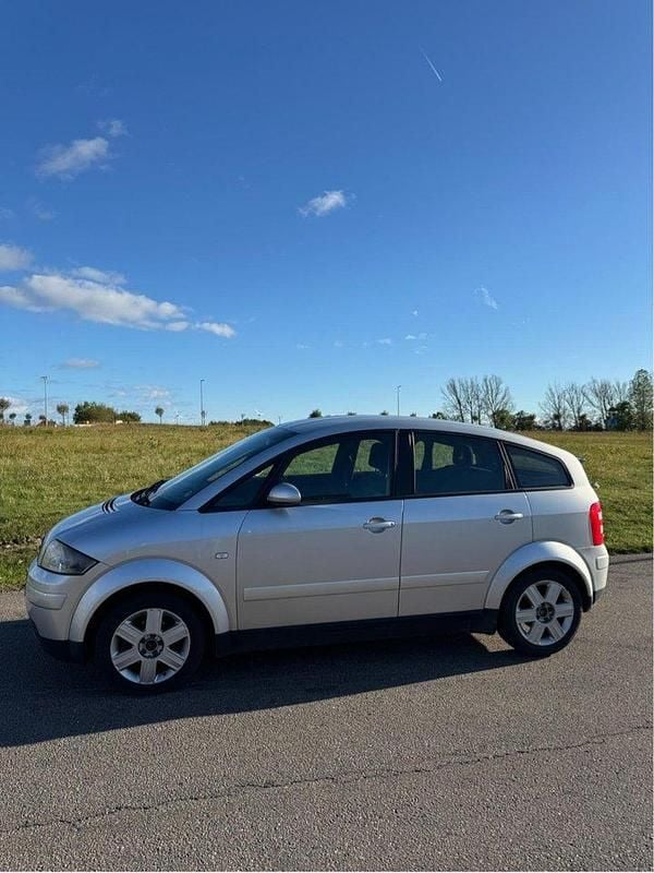 Silver Begagnad 2002 Audi A2 Halvkombi | 27 000 kr (Marknadspris) - Bild 1/4