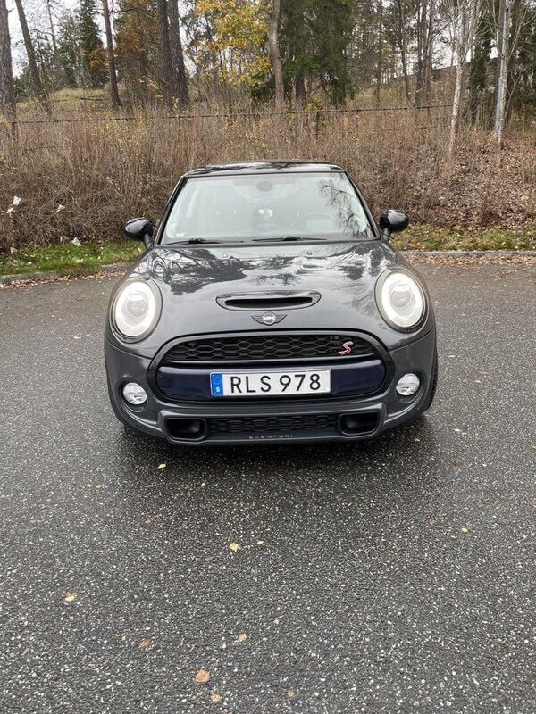 Grå Begagnad 2017 Mini Cooper S Chili Halvkombi | 159 900 kr (Superpris) - Bild 1/4